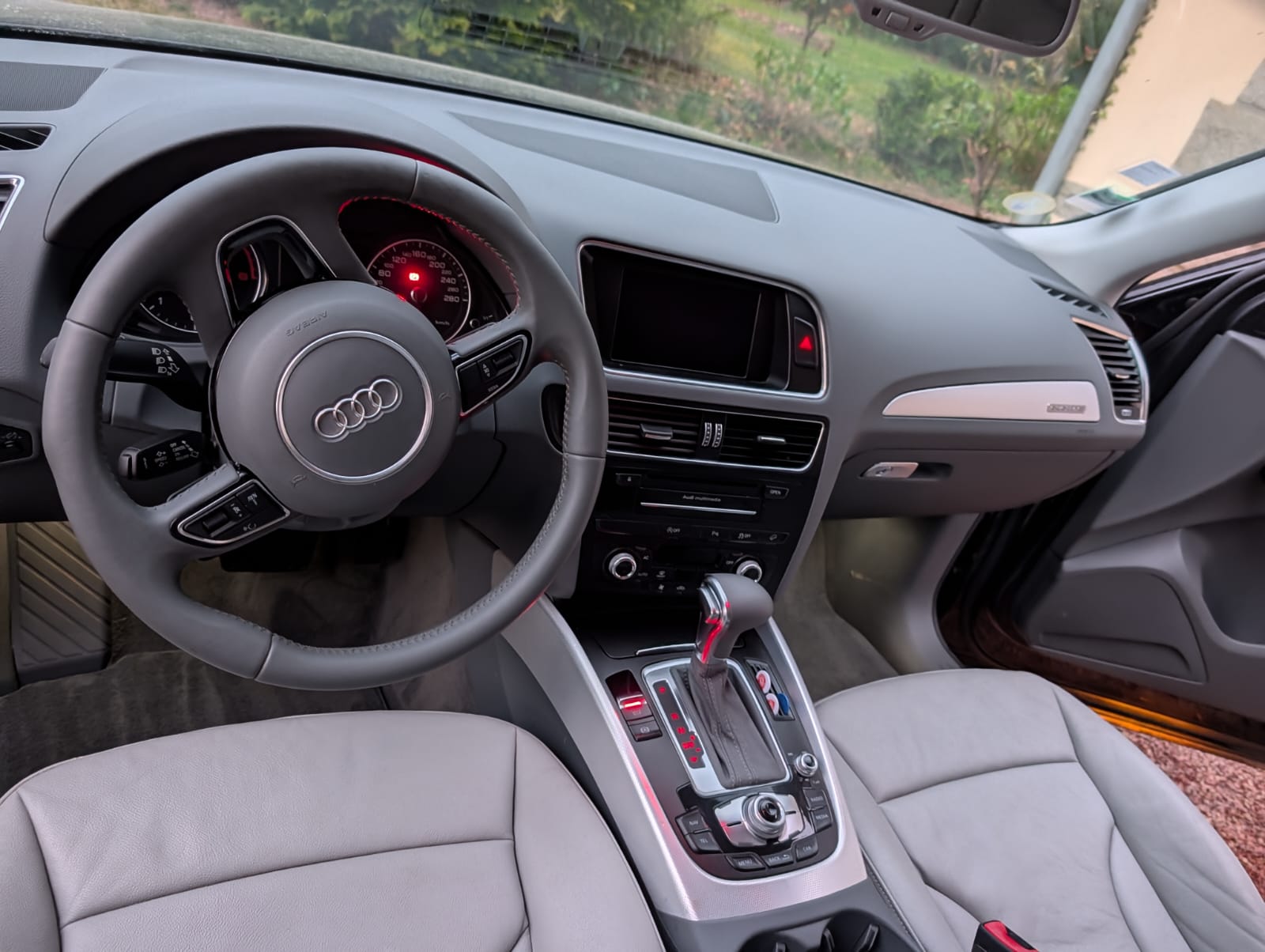 Un Audi Q5 de 15 ans, 55 000 km et un nettoyage prestige réalisé avec soin près de Dinan